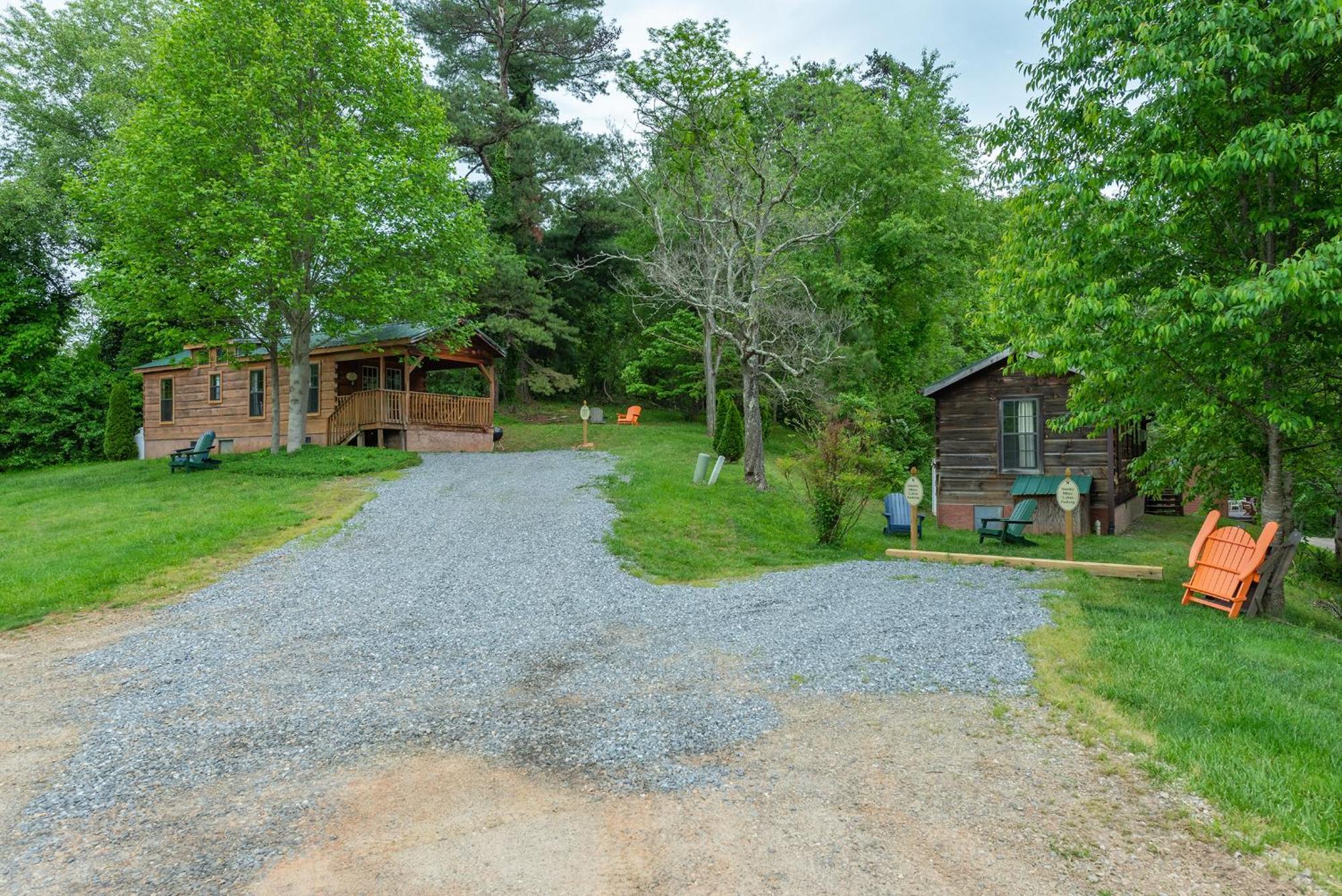 Engadine Inn And Cabins Candler Екстер'єр фото