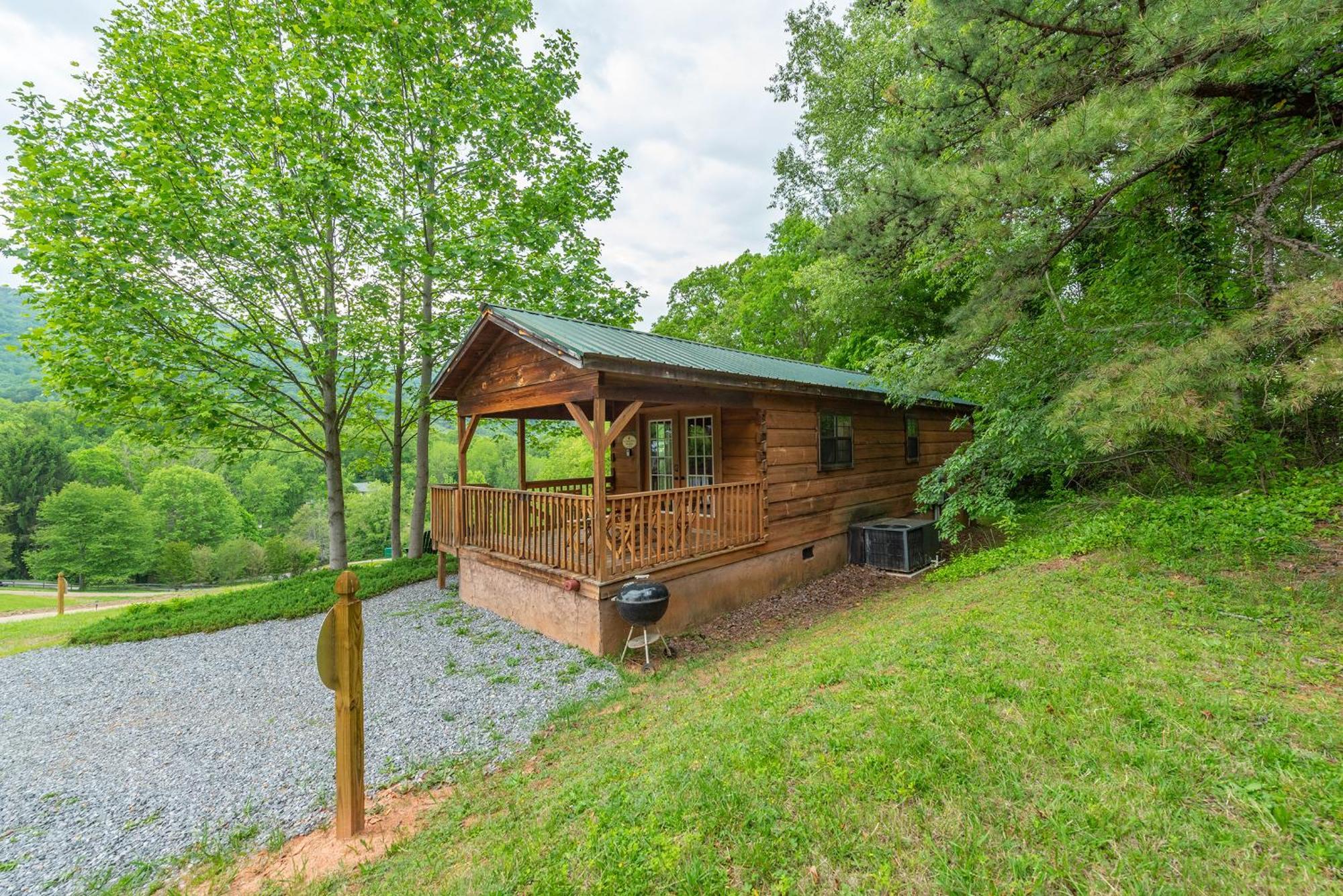 Engadine Inn And Cabins Candler Екстер'єр фото