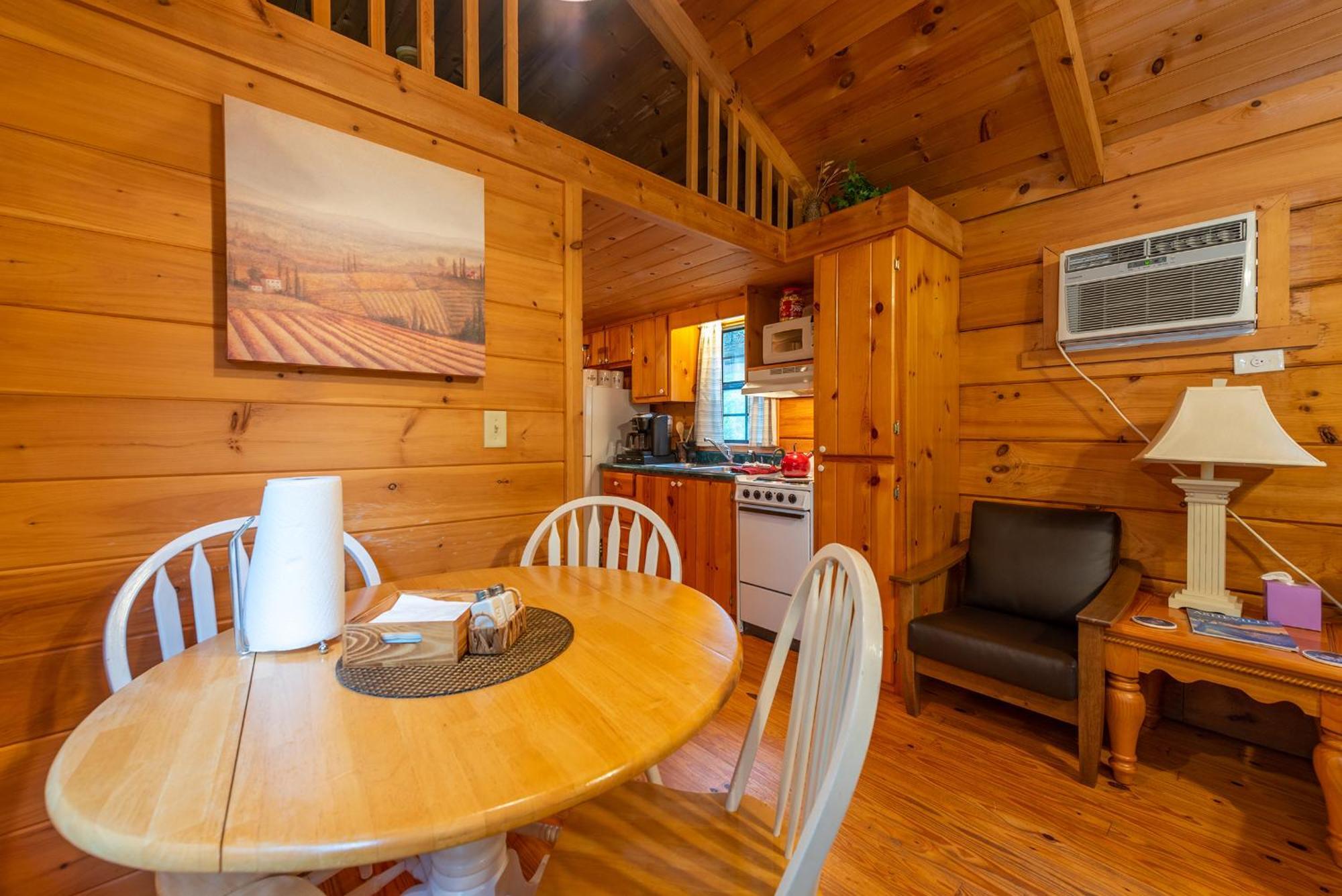 Engadine Inn And Cabins Candler Екстер'єр фото
