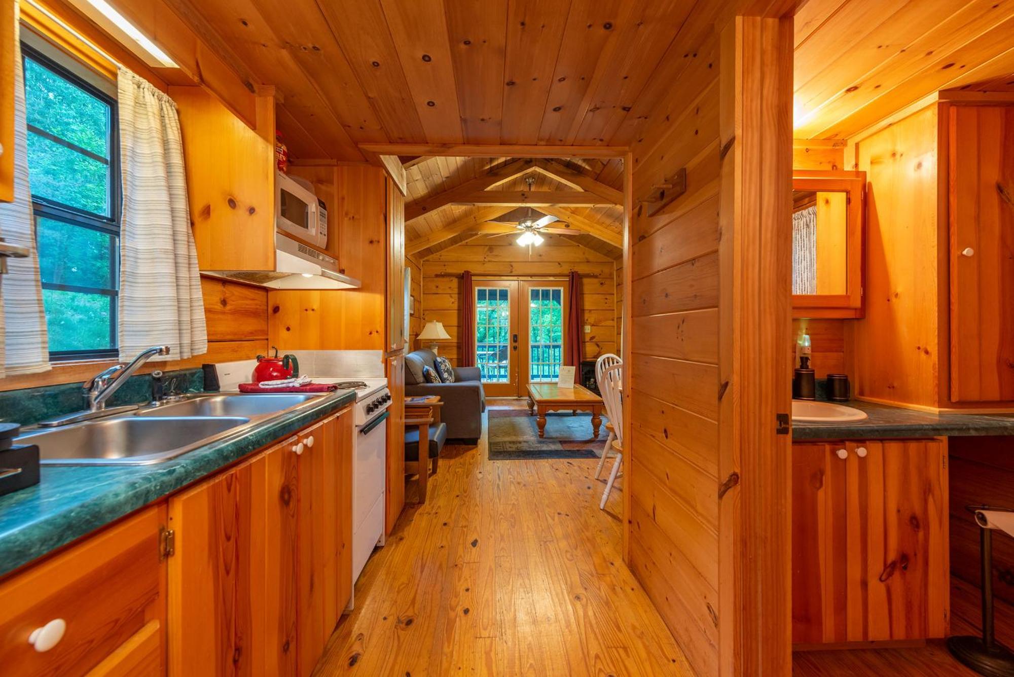 Engadine Inn And Cabins Candler Екстер'єр фото