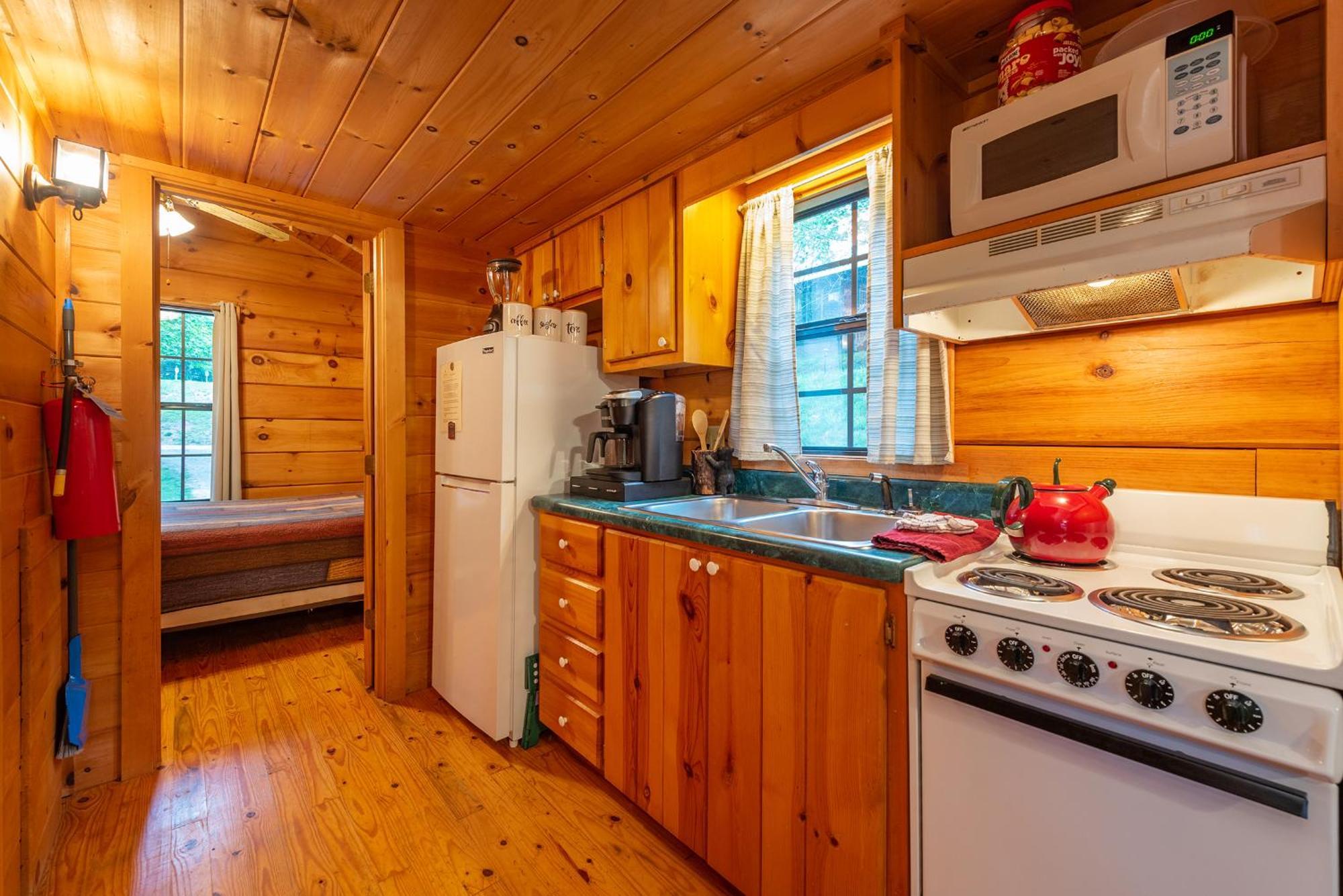 Engadine Inn And Cabins Candler Екстер'єр фото