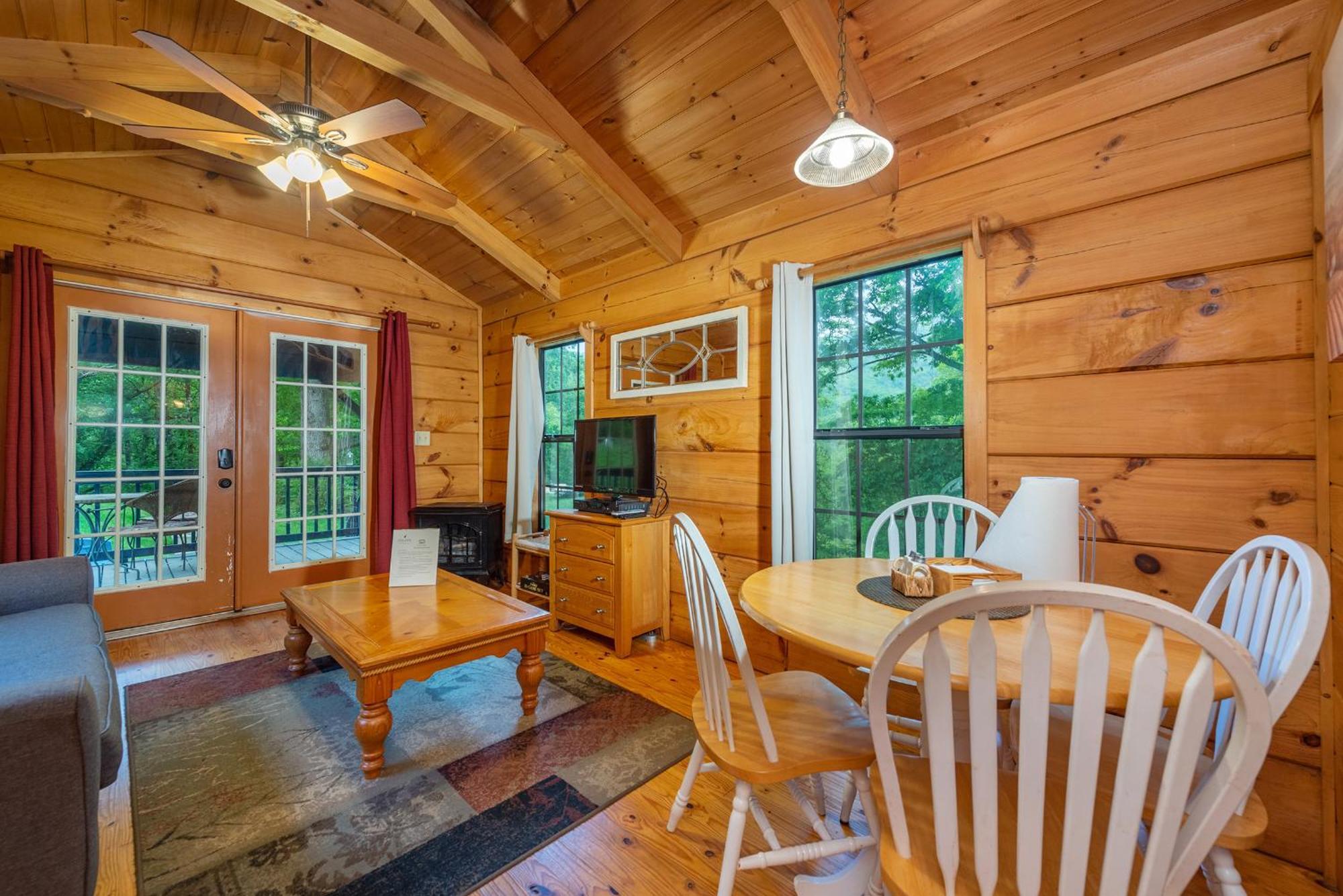 Engadine Inn And Cabins Candler Екстер'єр фото
