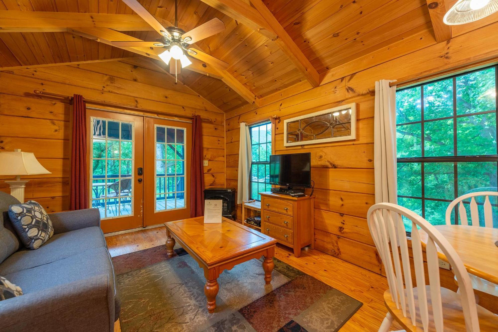 Engadine Inn And Cabins Candler Екстер'єр фото
