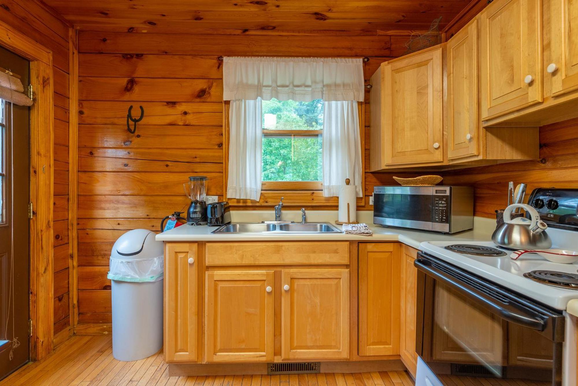 Engadine Inn And Cabins Candler Екстер'єр фото