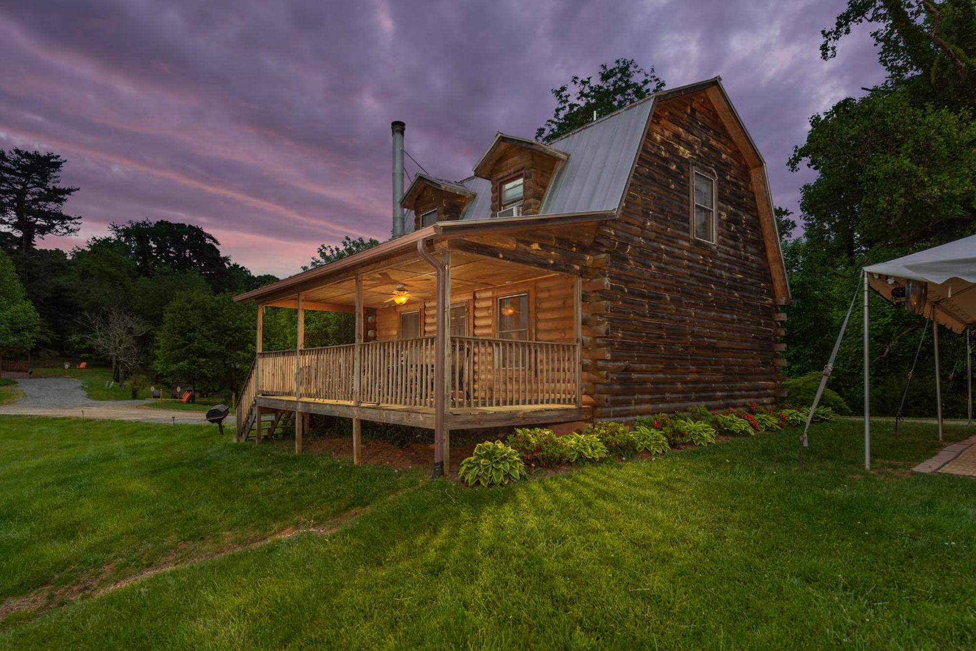 Engadine Inn And Cabins Candler Екстер'єр фото