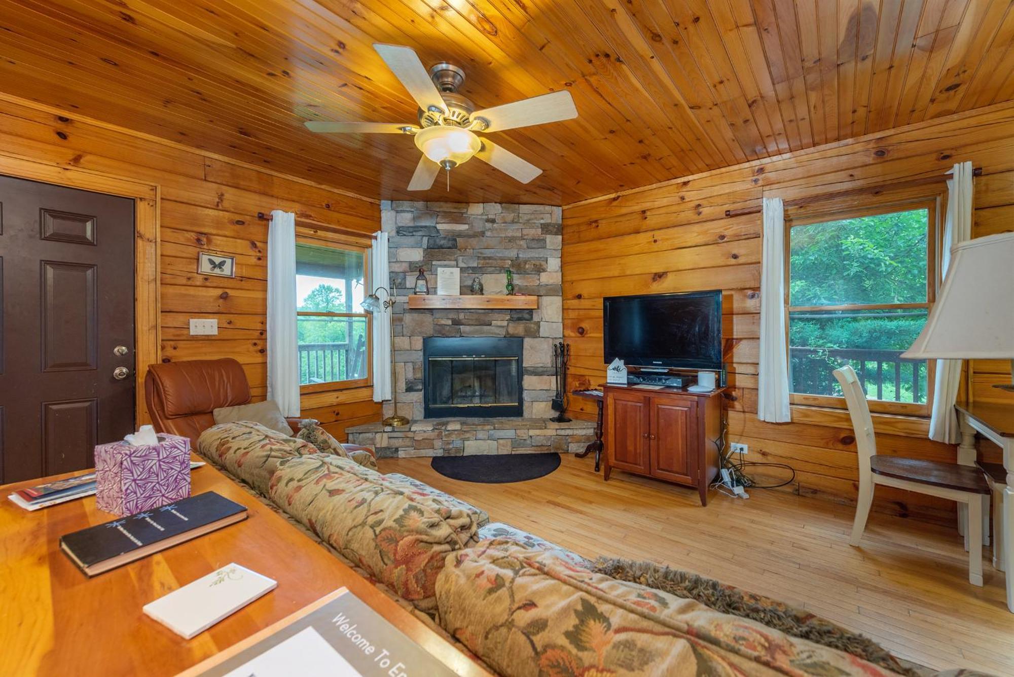 Engadine Inn And Cabins Candler Екстер'єр фото
