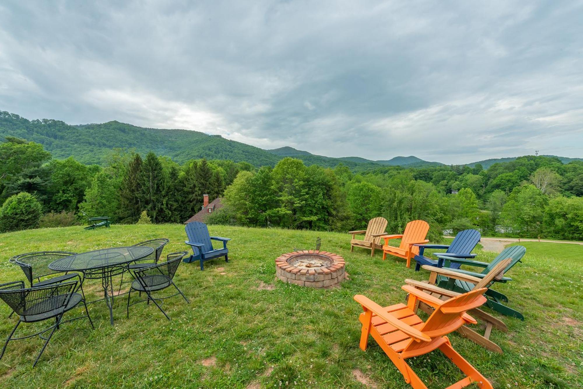 Engadine Inn And Cabins Candler Екстер'єр фото