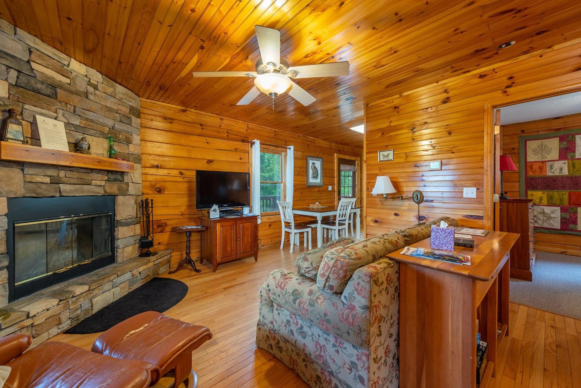 Engadine Inn And Cabins Candler Екстер'єр фото