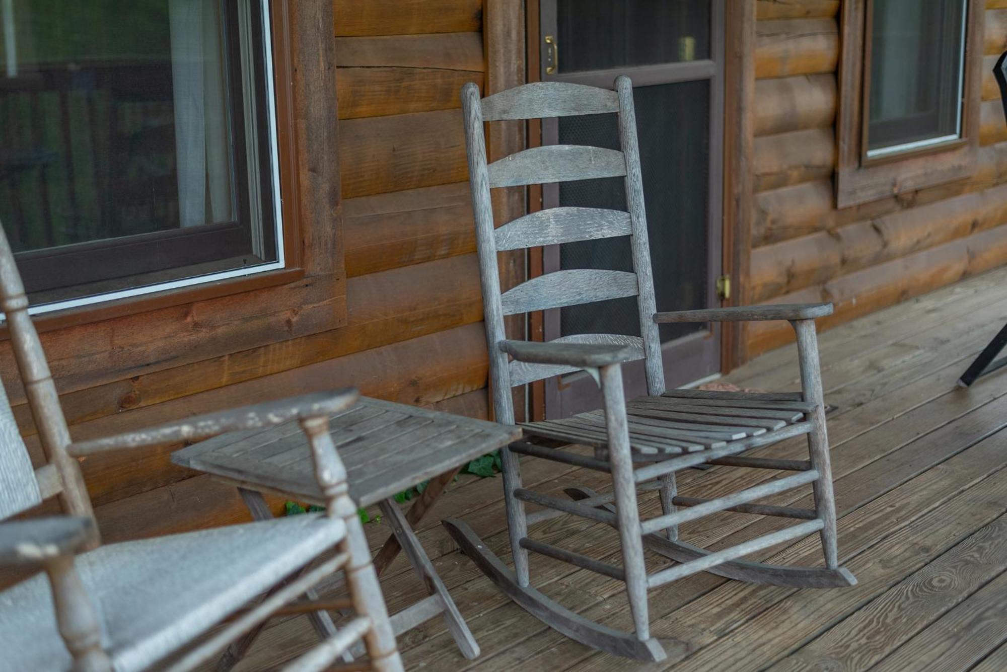 Engadine Inn And Cabins Candler Екстер'єр фото
