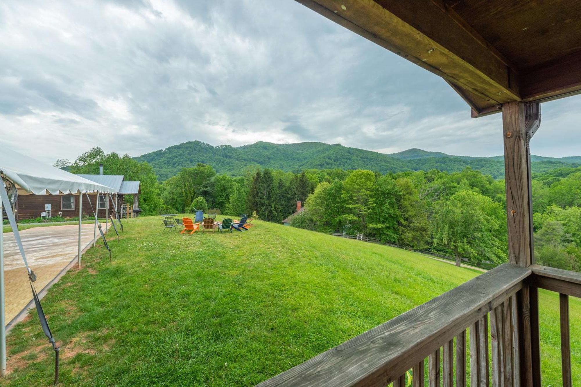 Engadine Inn And Cabins Candler Екстер'єр фото
