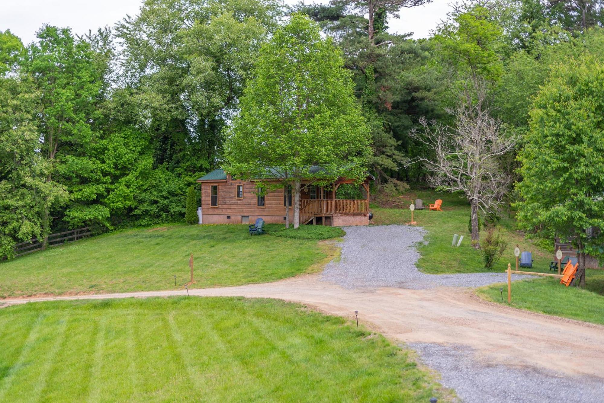 Engadine Inn And Cabins Candler Екстер'єр фото