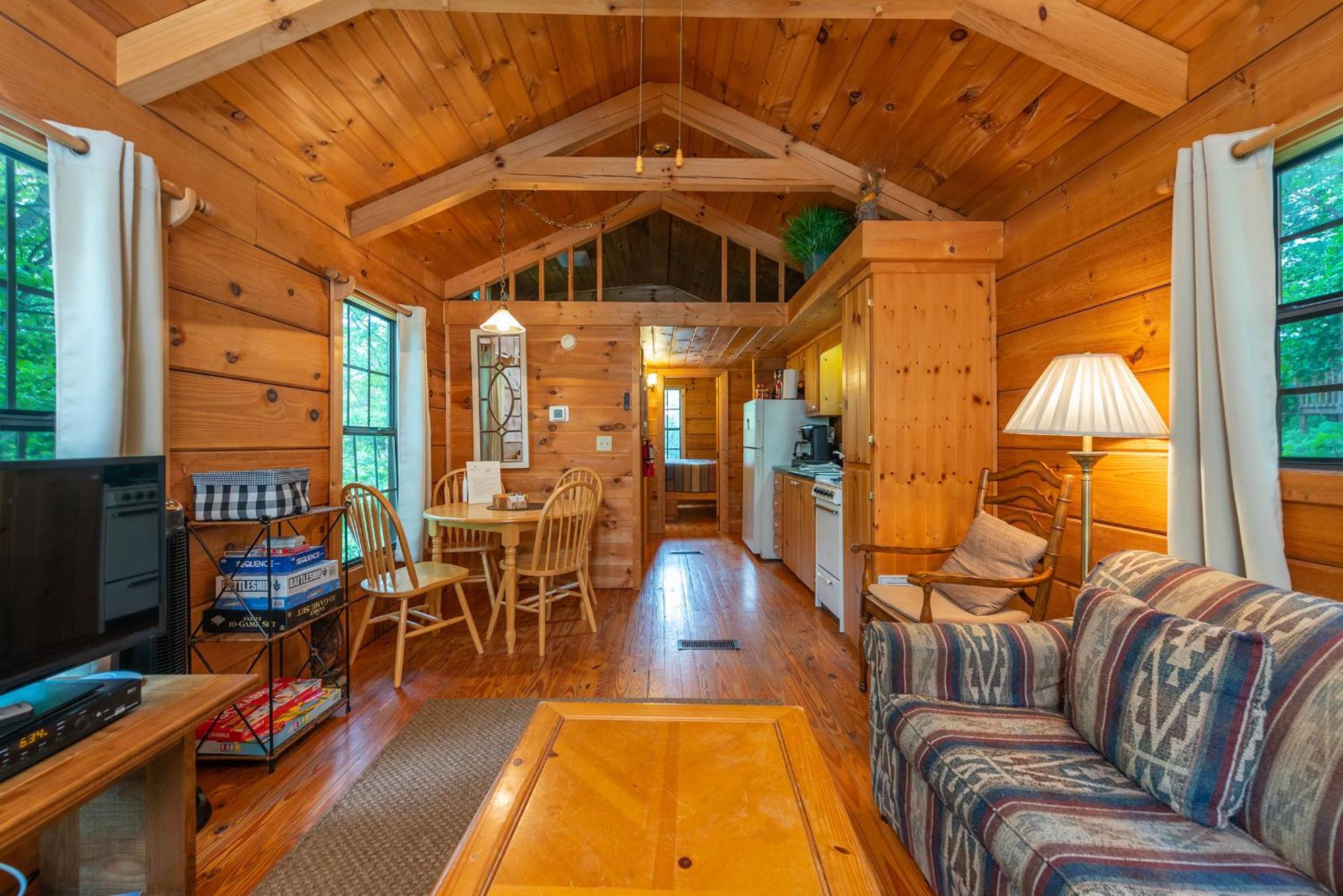 Engadine Inn And Cabins Candler Екстер'єр фото